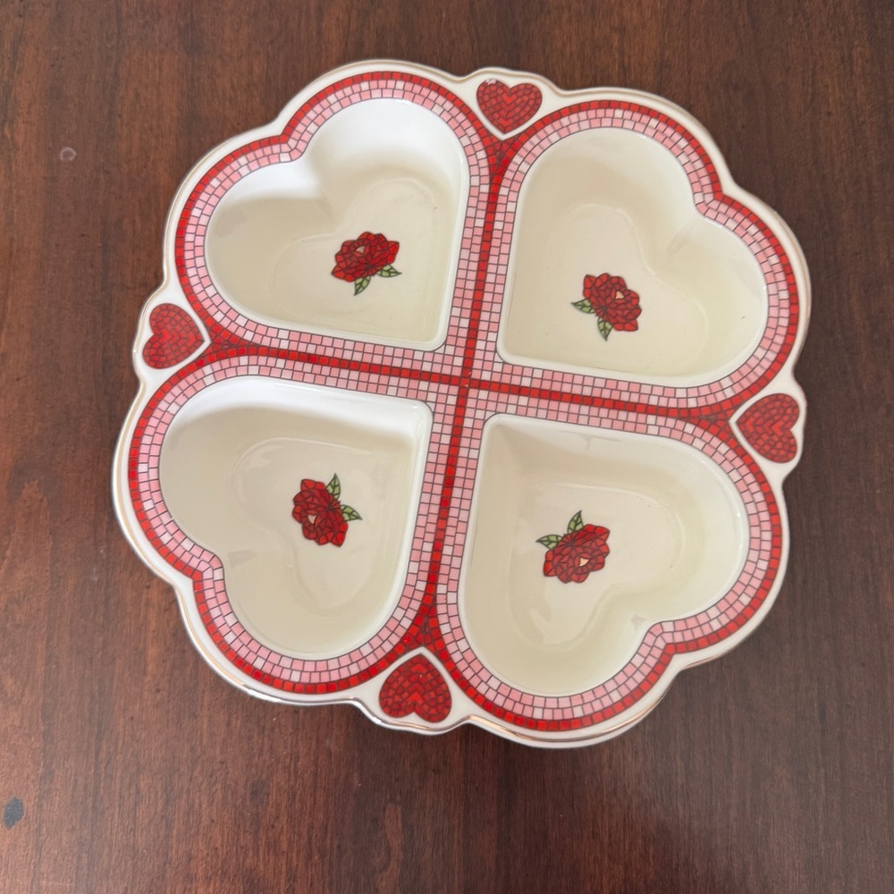 Anthropologie Bistro Tile Stoneware 24k Gold Accent Muffin Pan hearts Valentines